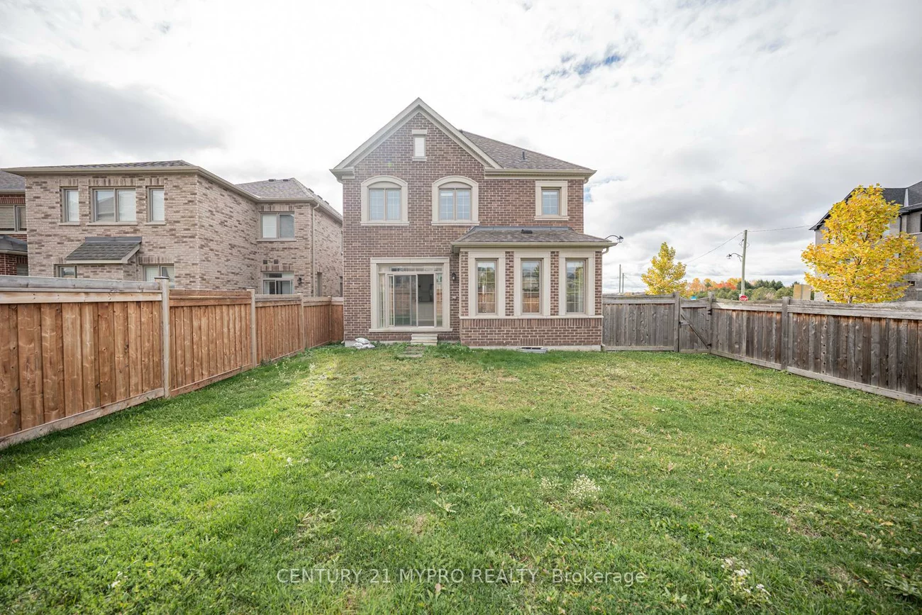 2, Manor Hampton, Sharon, East Gwillimbury