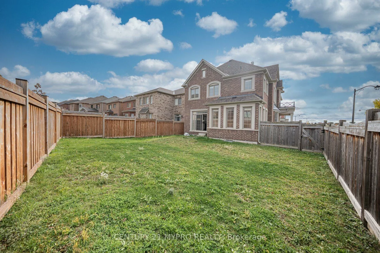2, Manor Hampton, Sharon, East Gwillimbury