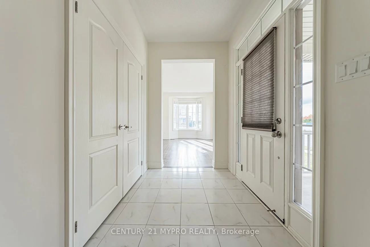 2, Manor Hampton, Sharon, East Gwillimbury