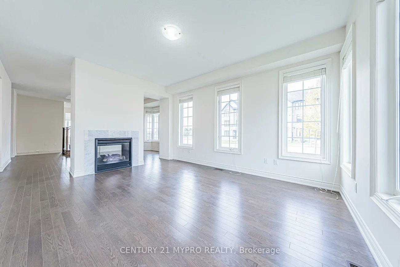 2, Manor Hampton, Sharon, East Gwillimbury