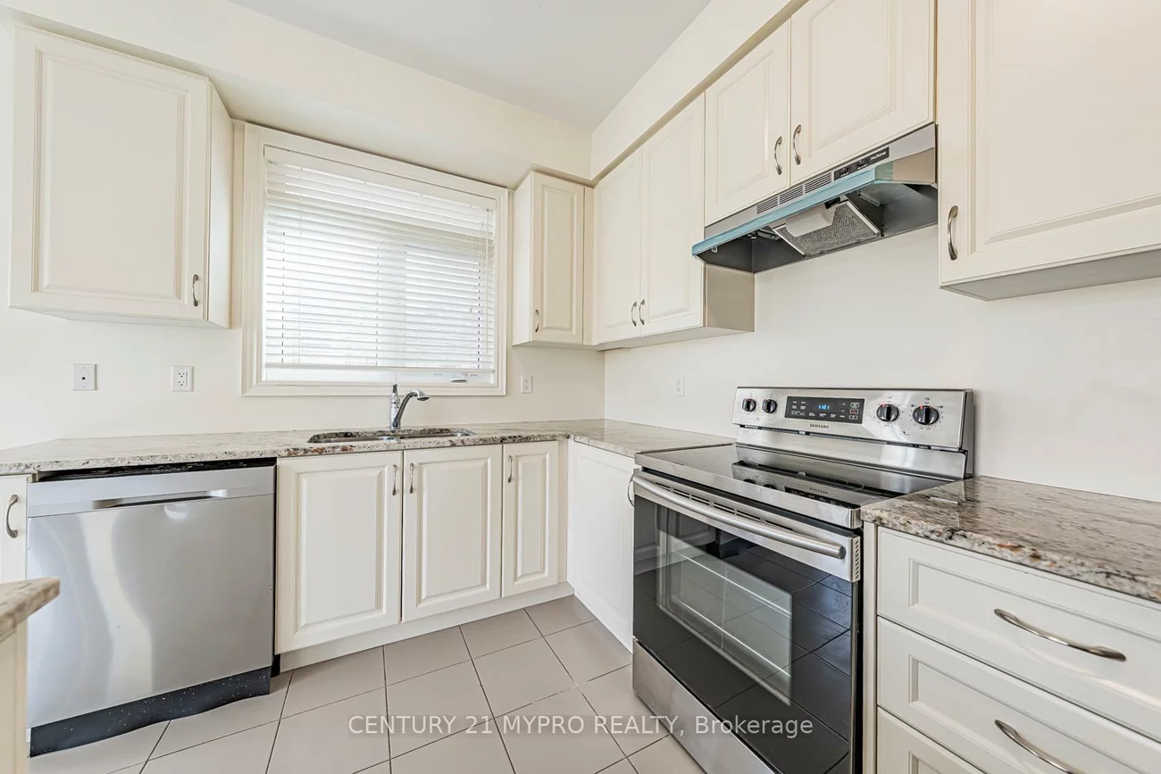 2, Manor Hampton, Sharon, East Gwillimbury