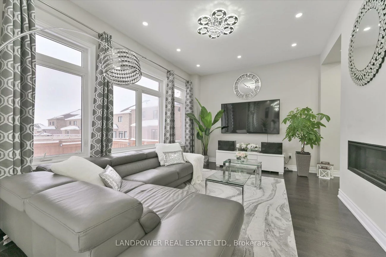 20, Tesla, Holland Landing, East Gwillimbury