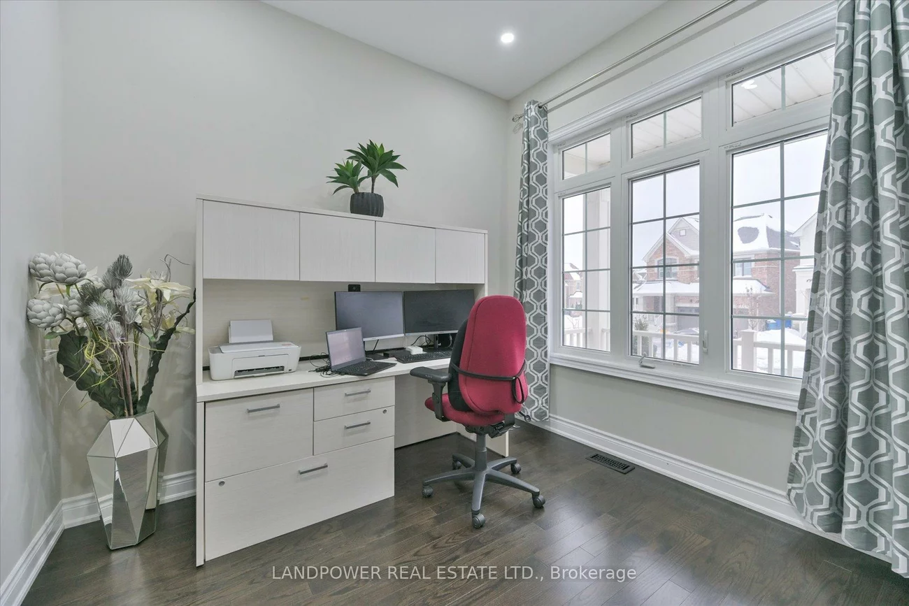 20, Tesla, Holland Landing, East Gwillimbury