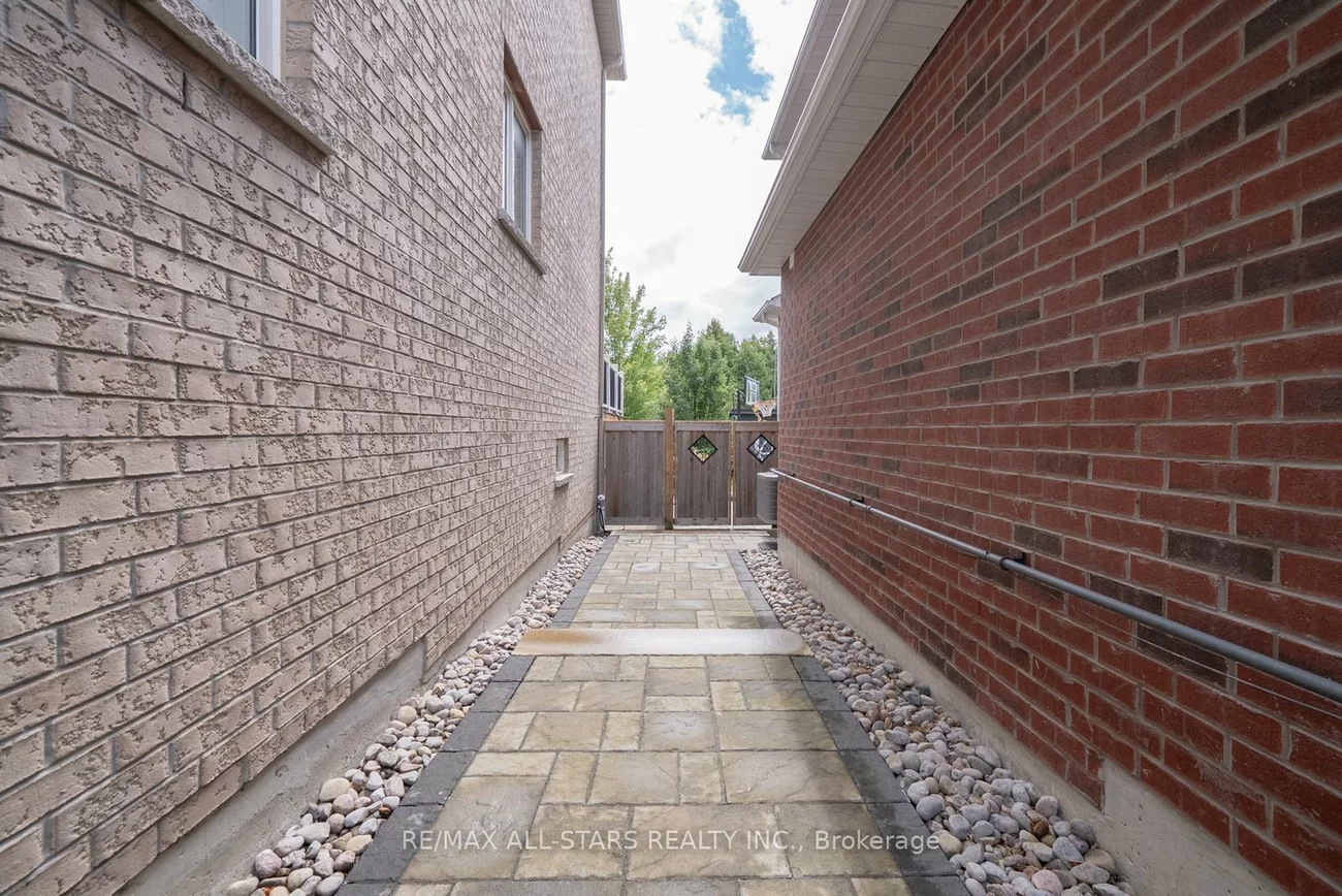 61, Manor Forest, Mt Albert, East Gwillimbury