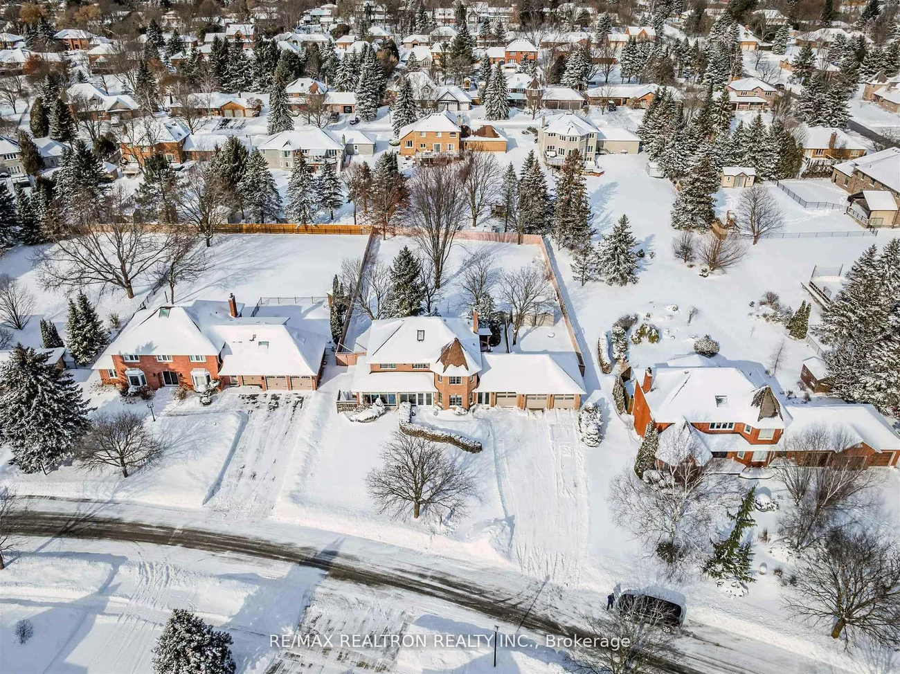 60, Arthur Hall, Sharon, East Gwillimbury