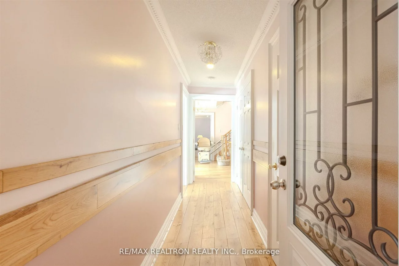 60, Arthur Hall, Sharon, East Gwillimbury