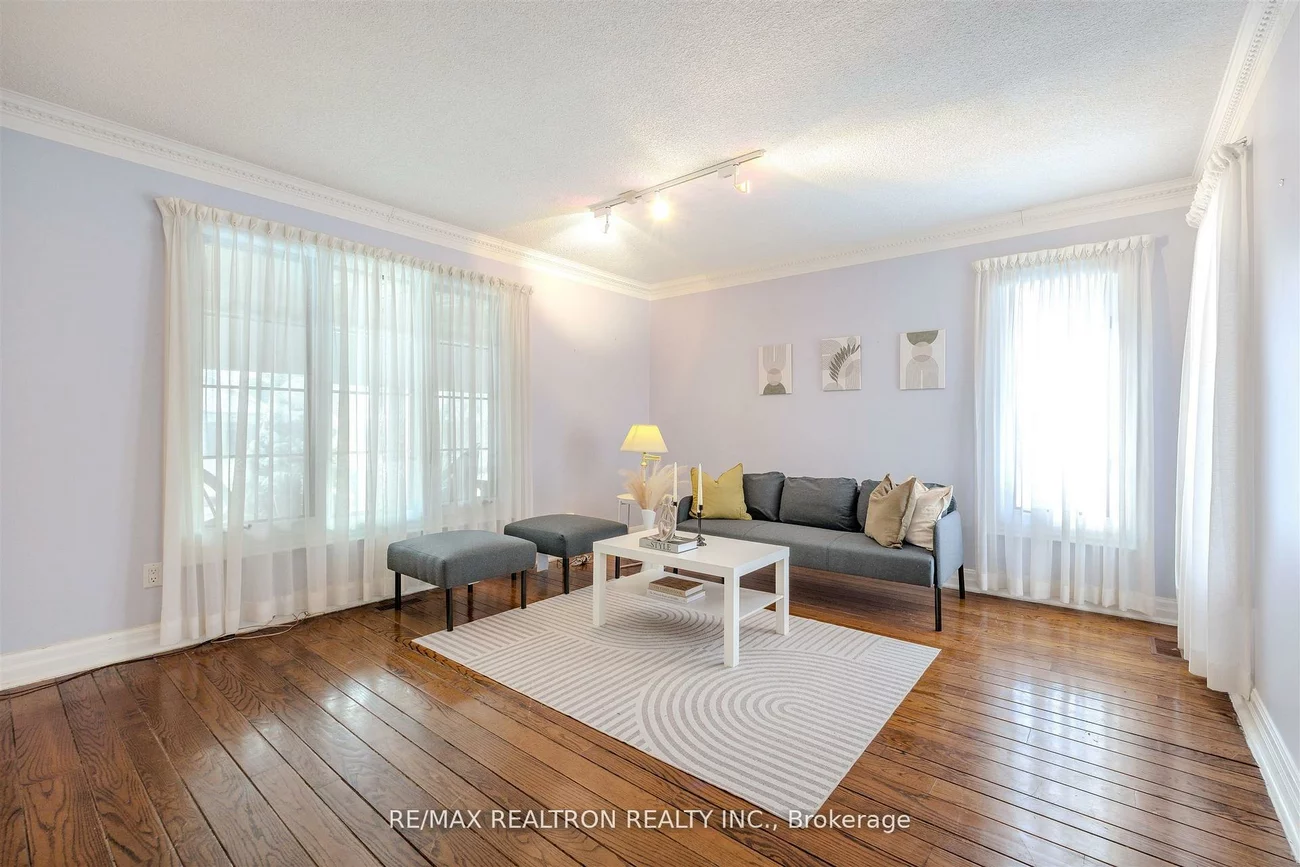 60, Arthur Hall, Sharon, East Gwillimbury