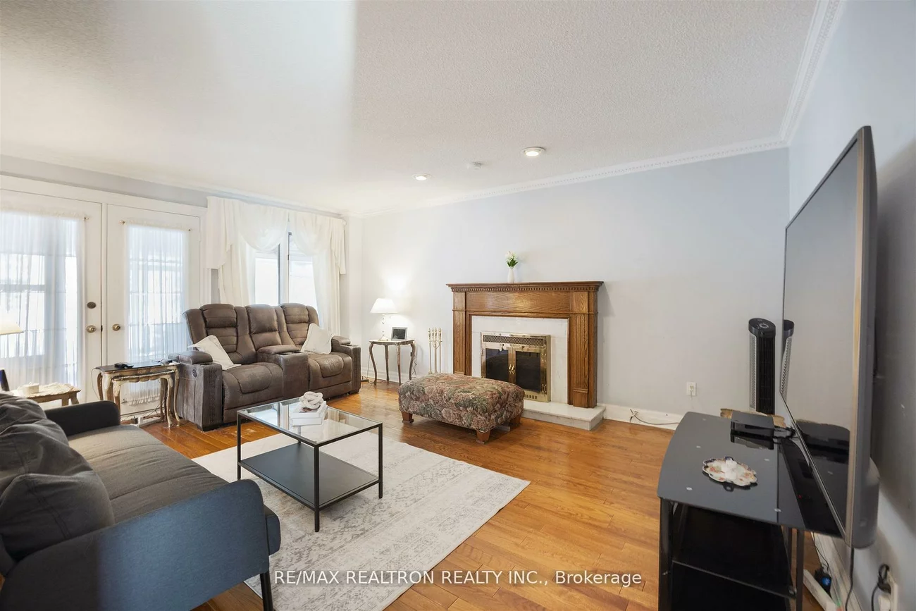 60, Arthur Hall, Sharon, East Gwillimbury