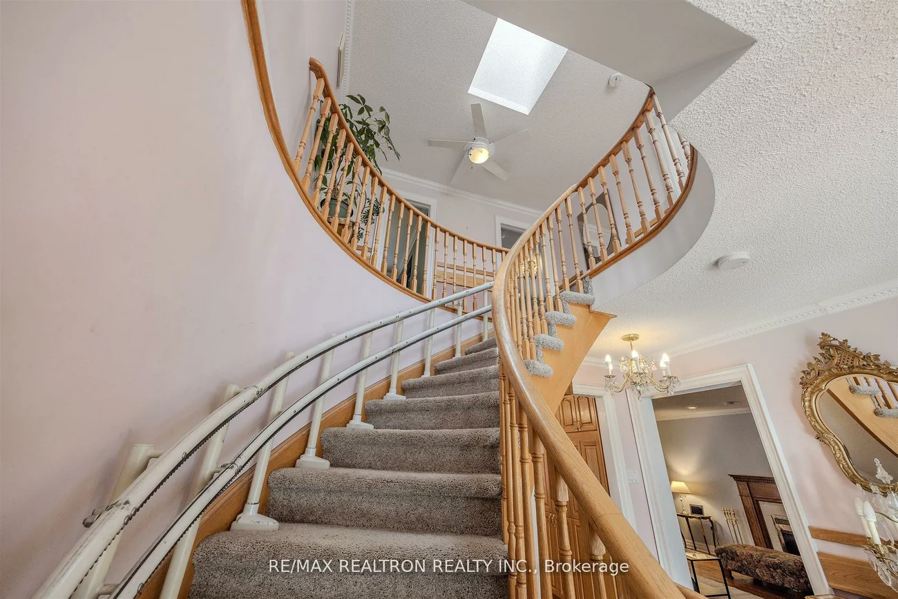60, Arthur Hall, Sharon, East Gwillimbury