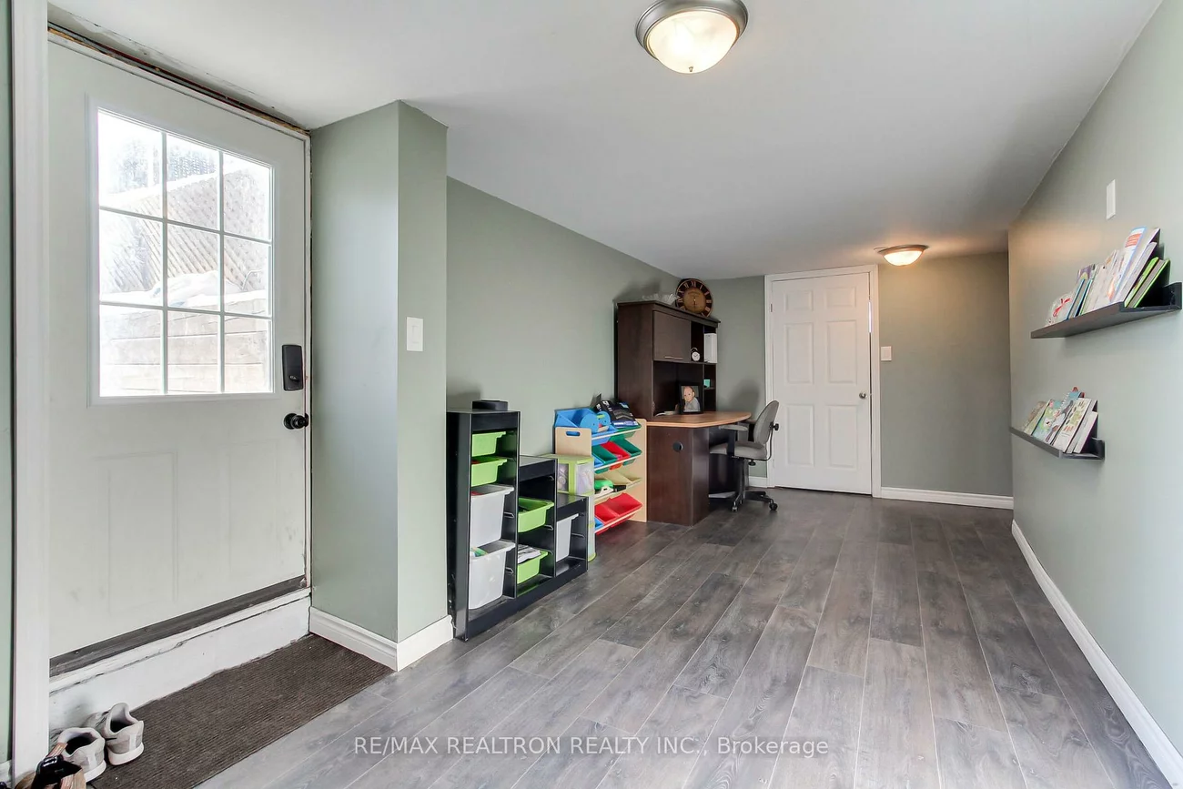 4881, Mount Albert, Mt Albert, East Gwillimbury