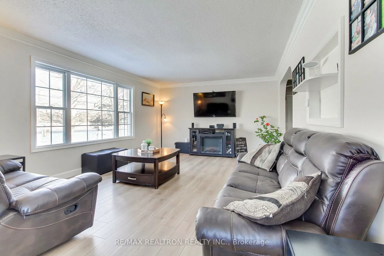 4881, Mount Albert, Mt Albert, East Gwillimbury
