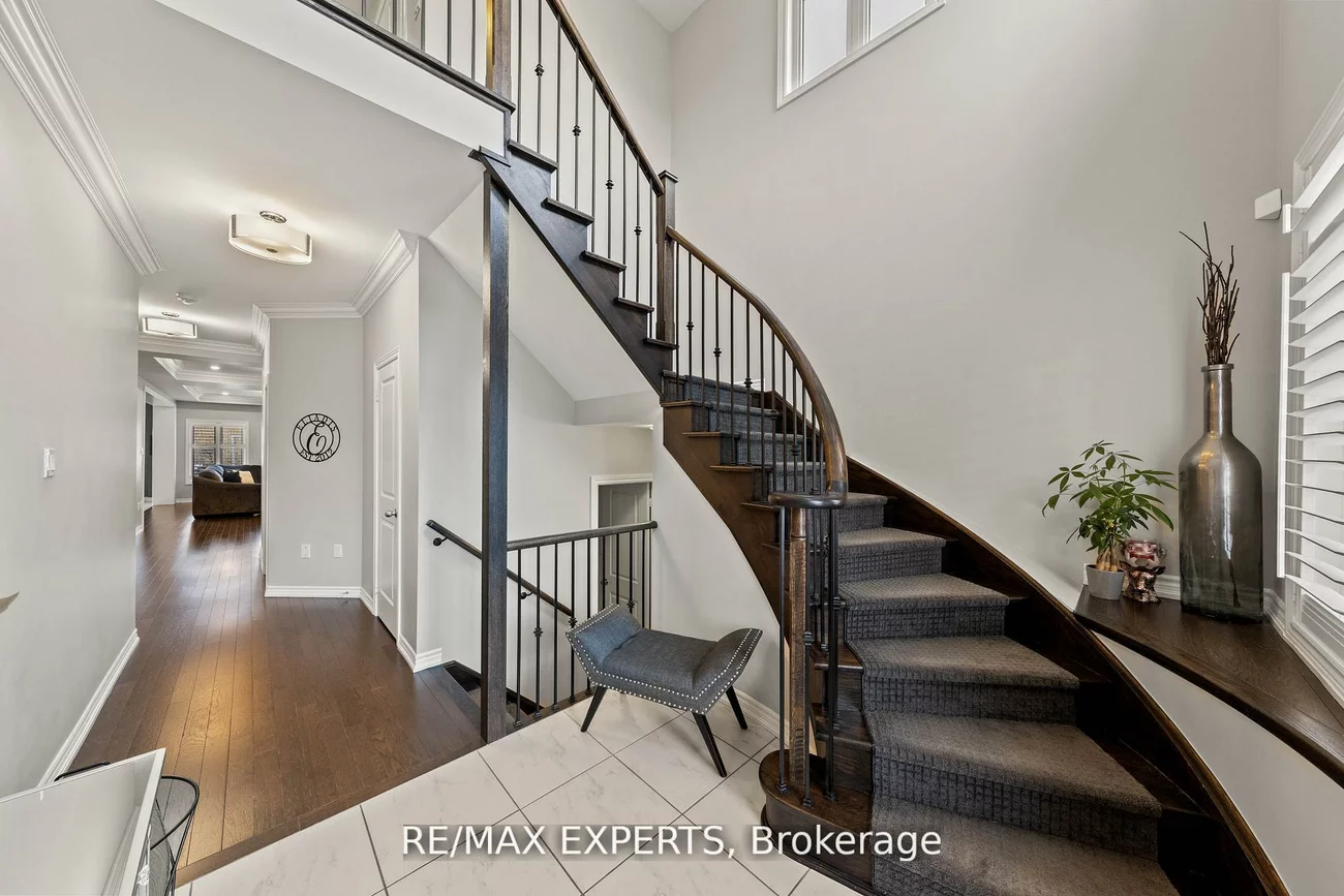 48, Manor Glen, Mt Albert, East Gwillimbury