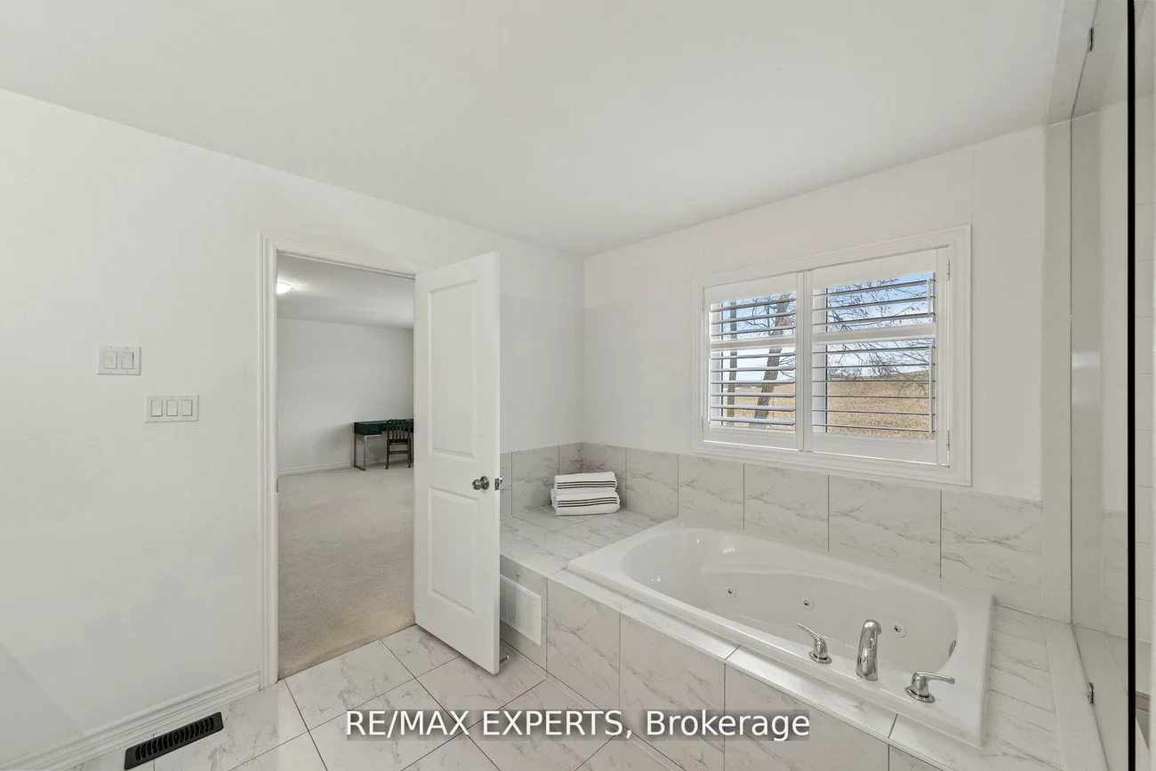 48, Manor Glen, Mt Albert, East Gwillimbury