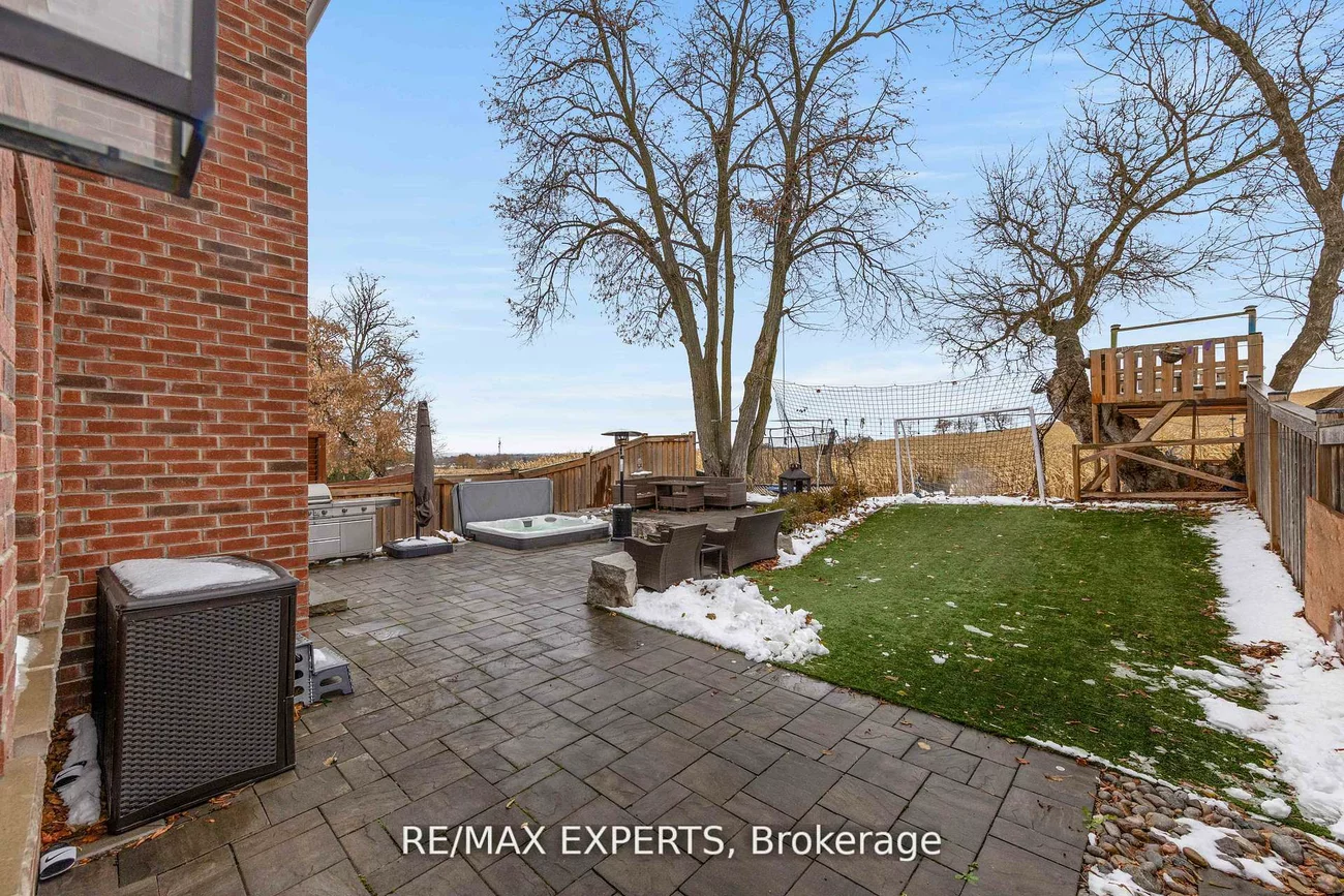 48, Manor Glen, Mt Albert, East Gwillimbury