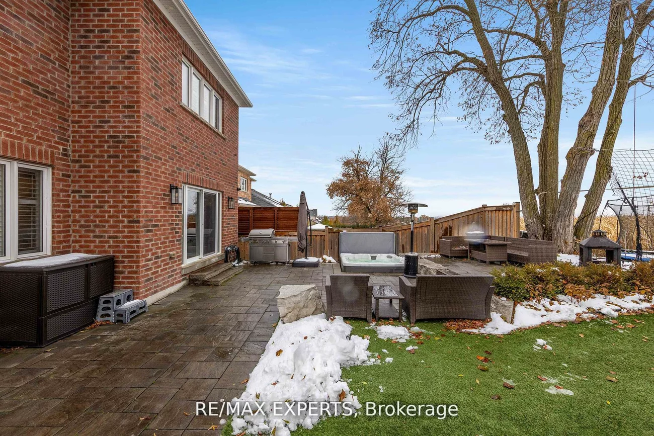 48, Manor Glen, Mt Albert, East Gwillimbury