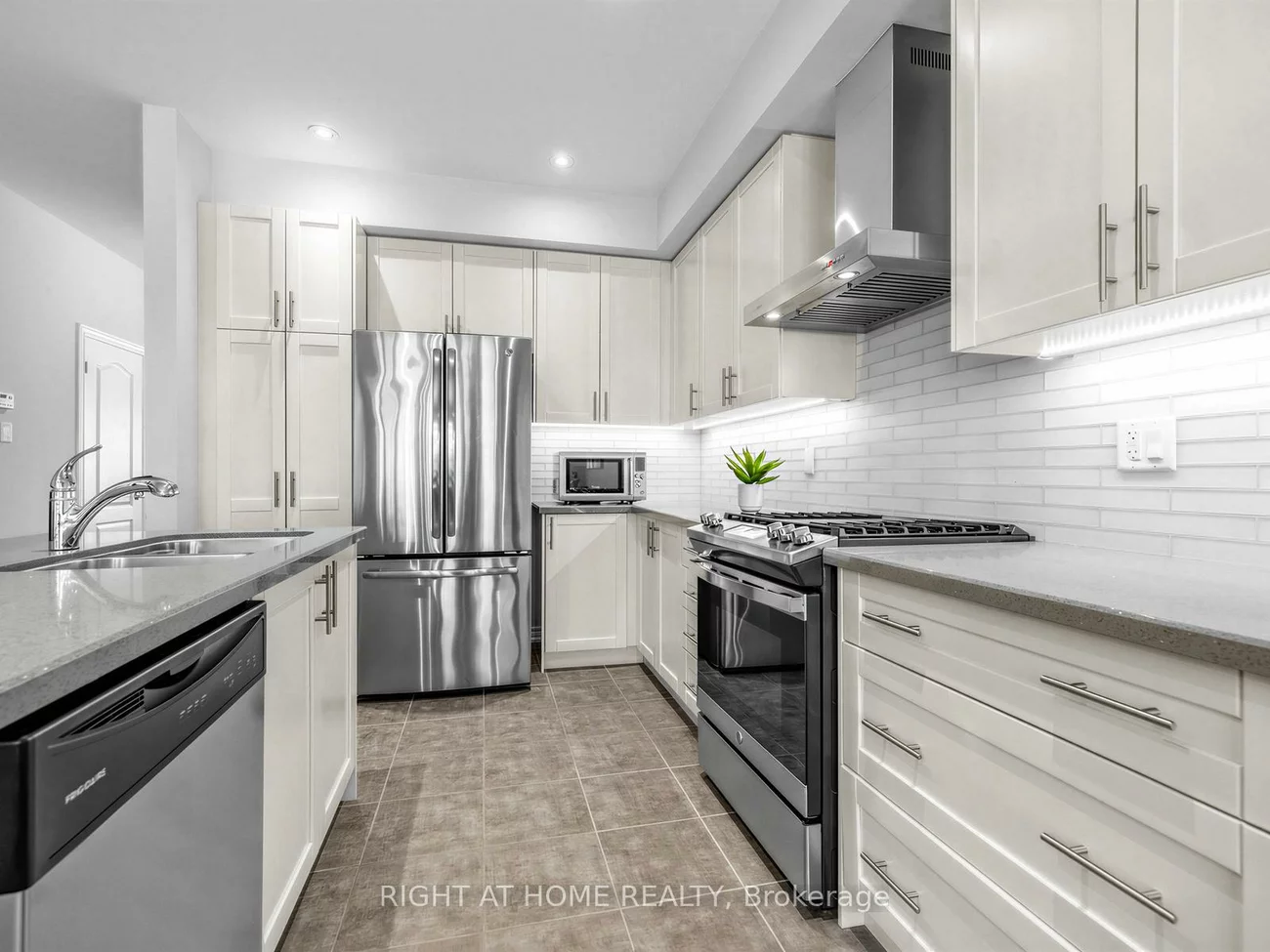 5, Zenyatta, Holland Landing, East Gwillimbury