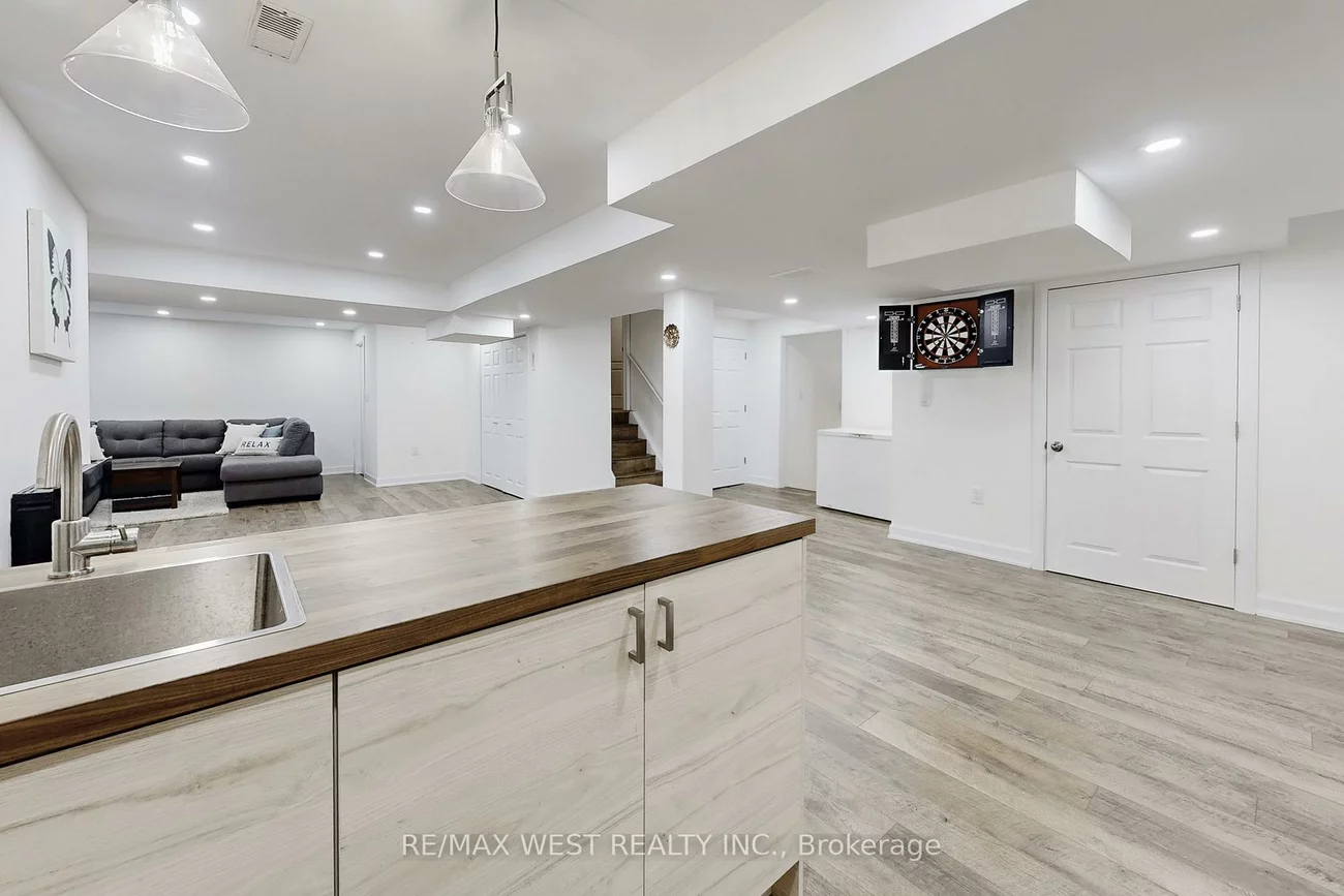 303, King, Mt Albert, East Gwillimbury