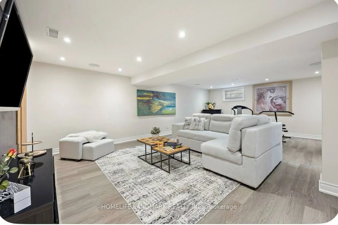 1739, Mount Albert, Sharon, East Gwillimbury