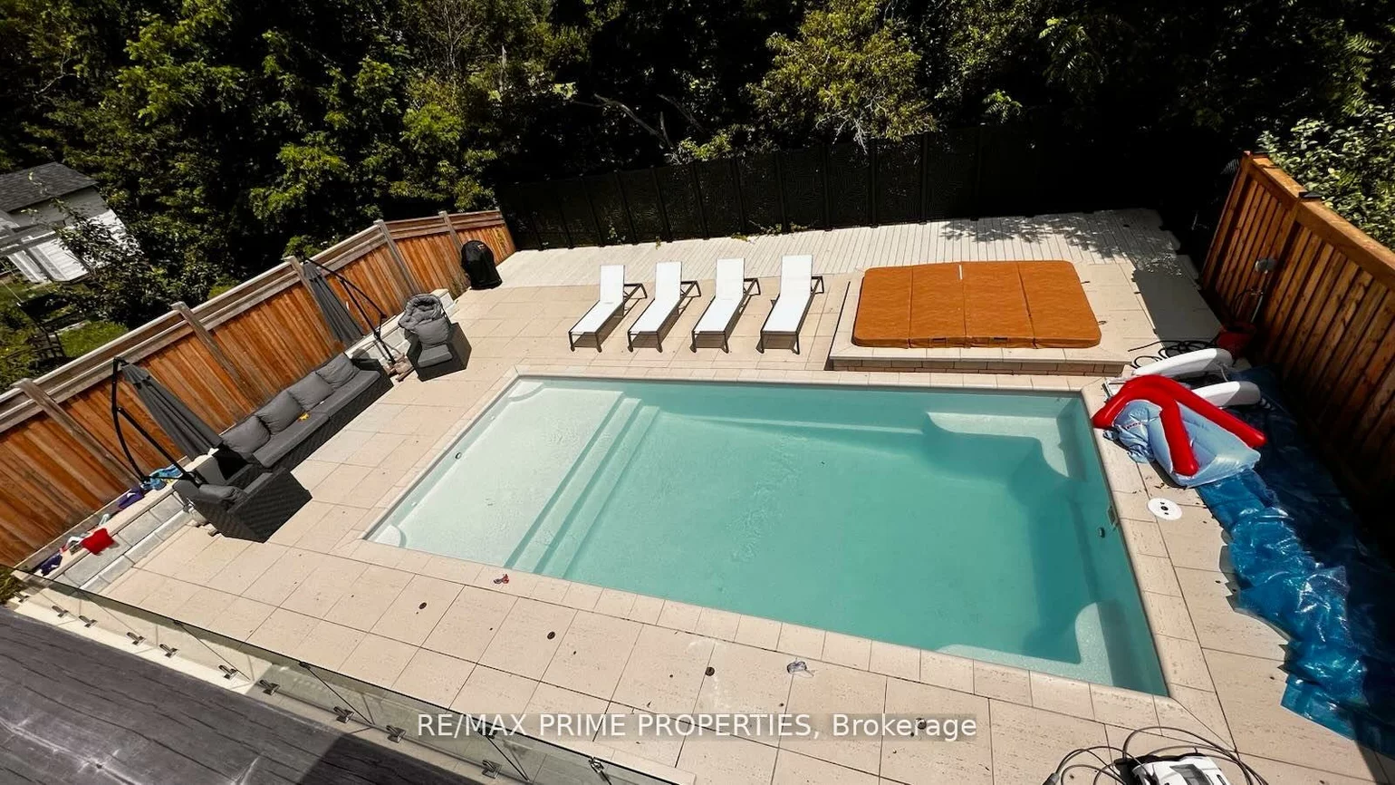 72, Ridge Gate, Mt Albert, East Gwillimbury