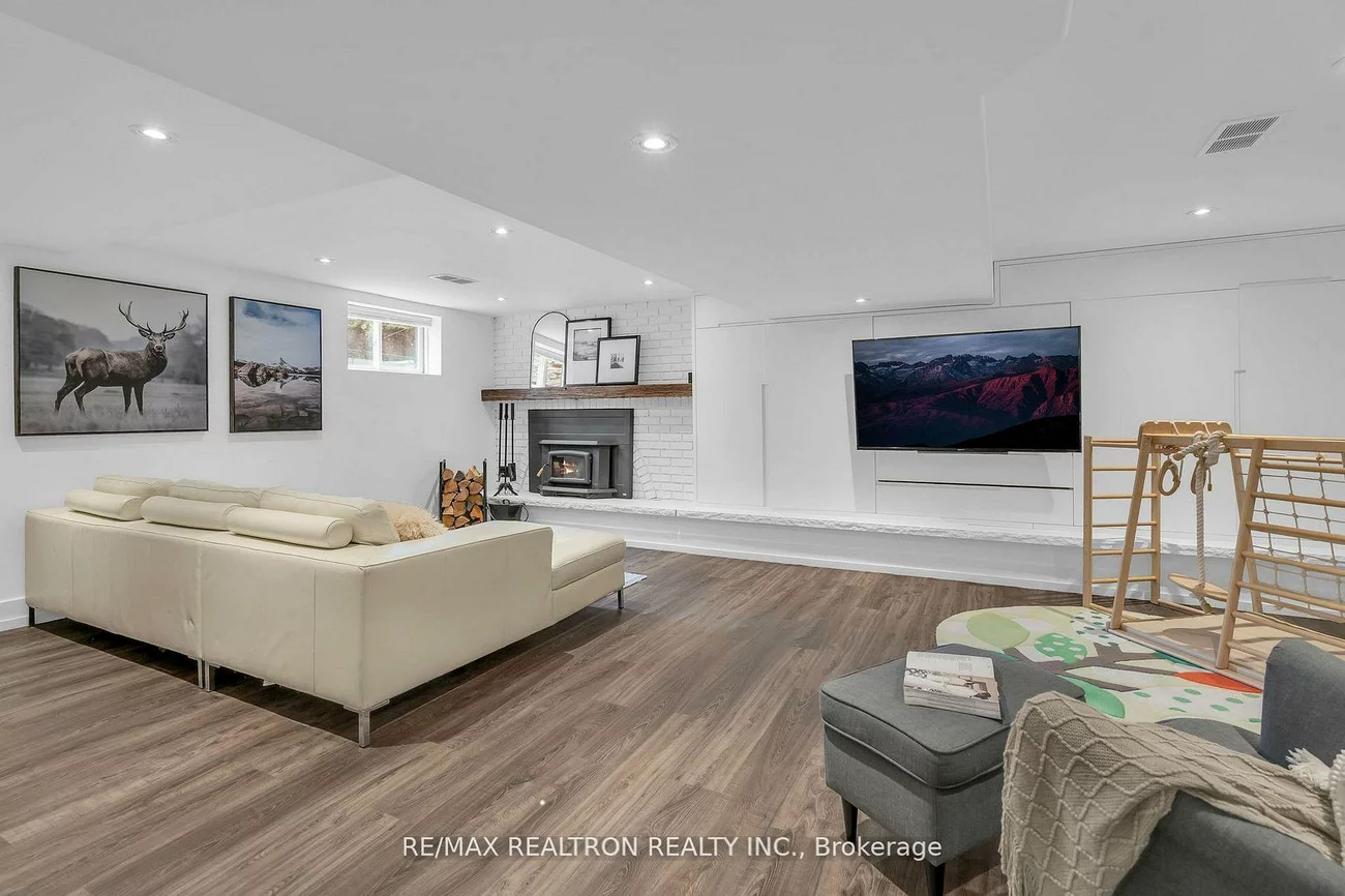 1785, Mount Albert, Sharon, East Gwillimbury