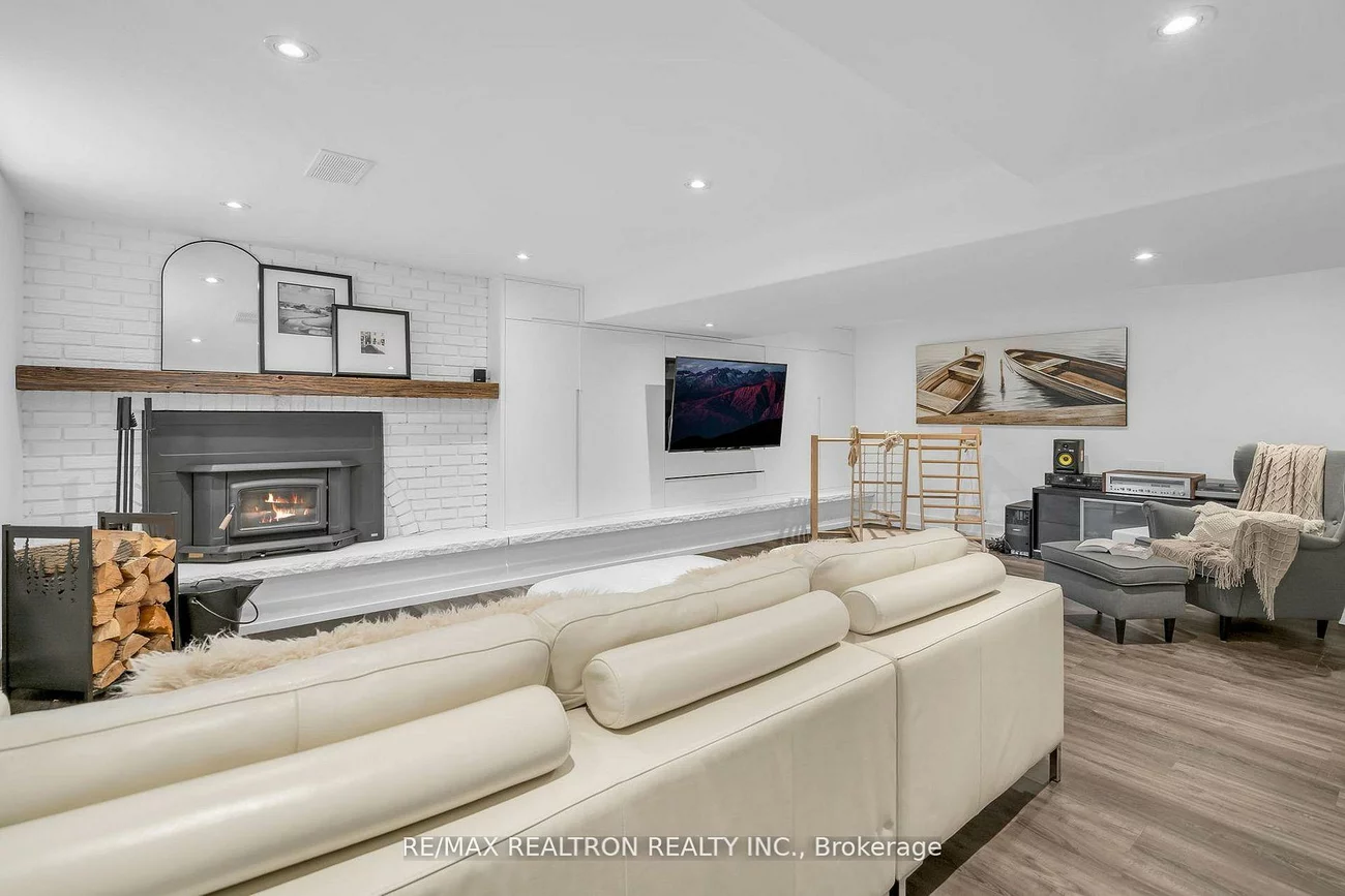 1785, Mount Albert, Sharon, East Gwillimbury