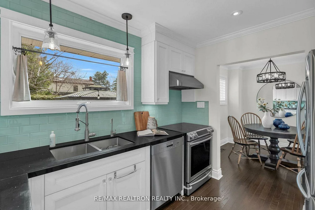 1785, Mount Albert, Sharon, East Gwillimbury