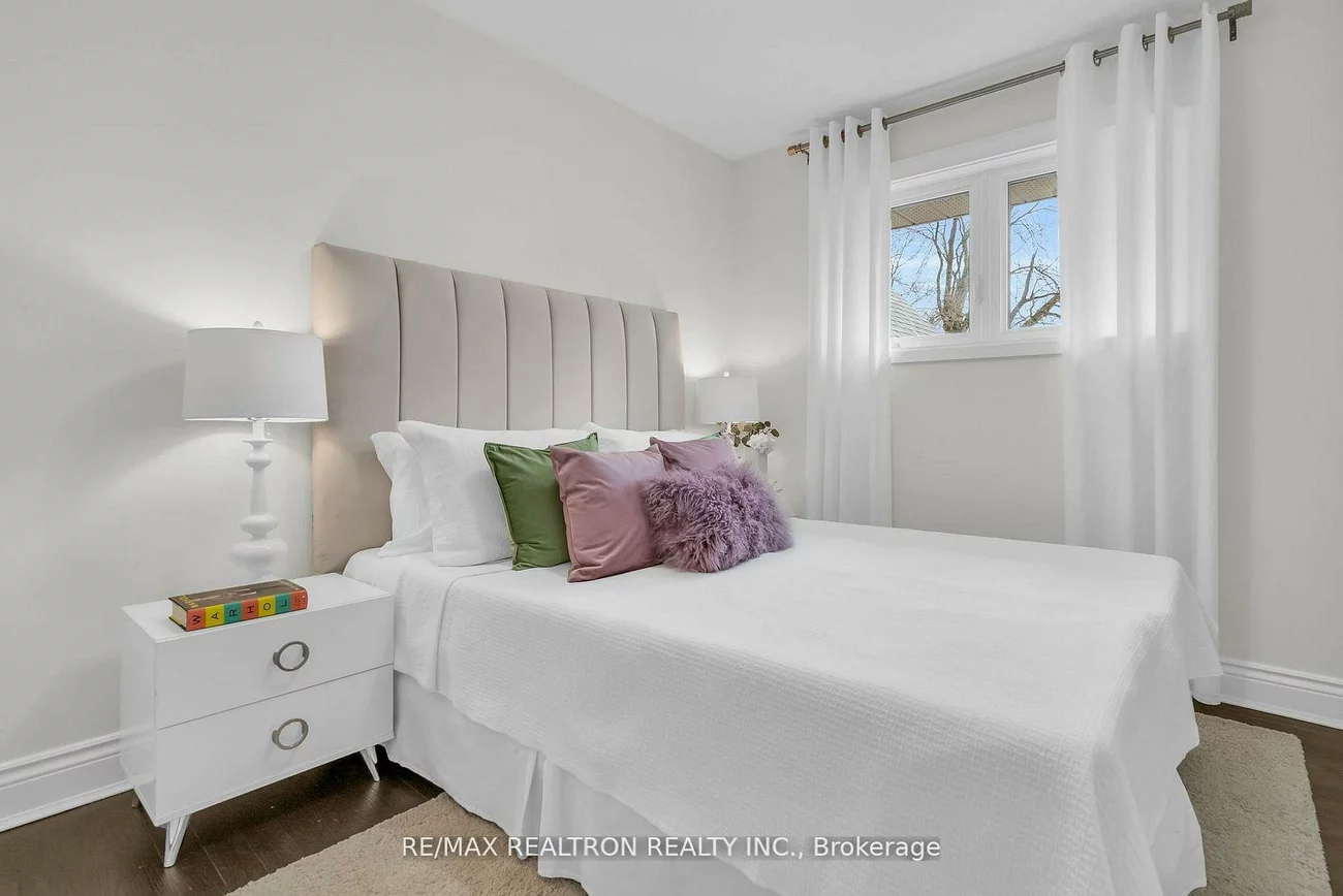 1785, Mount Albert, Sharon, East Gwillimbury