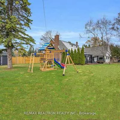 1785, Mount Albert, Sharon, East Gwillimbury