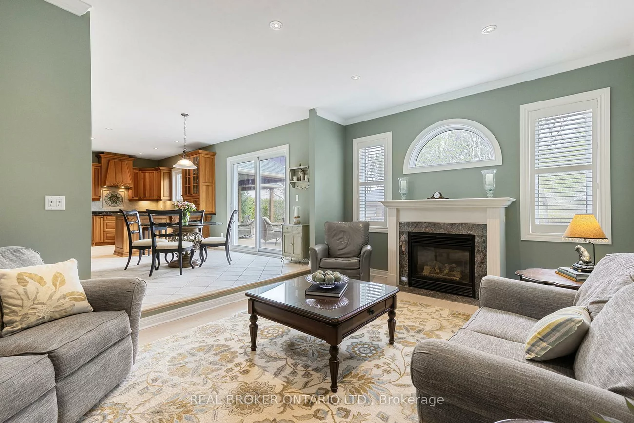 100, Colonel Wayling, Sharon, East Gwillimbury