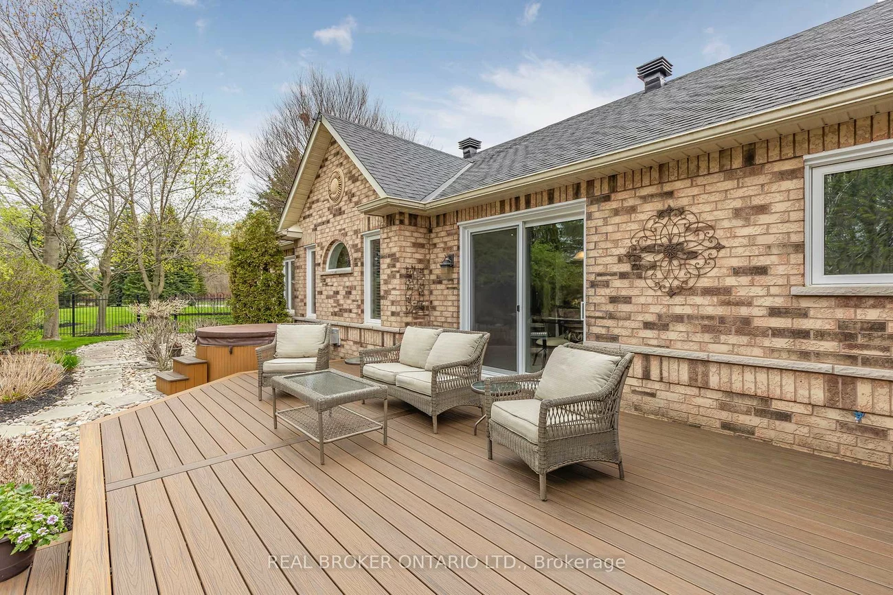100, Colonel Wayling, Sharon, East Gwillimbury