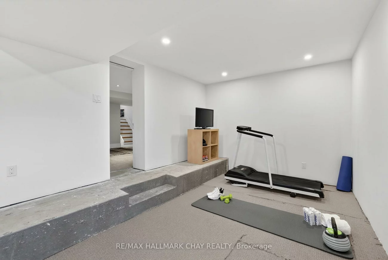 1587, Mount Albert, Sharon, East Gwillimbury