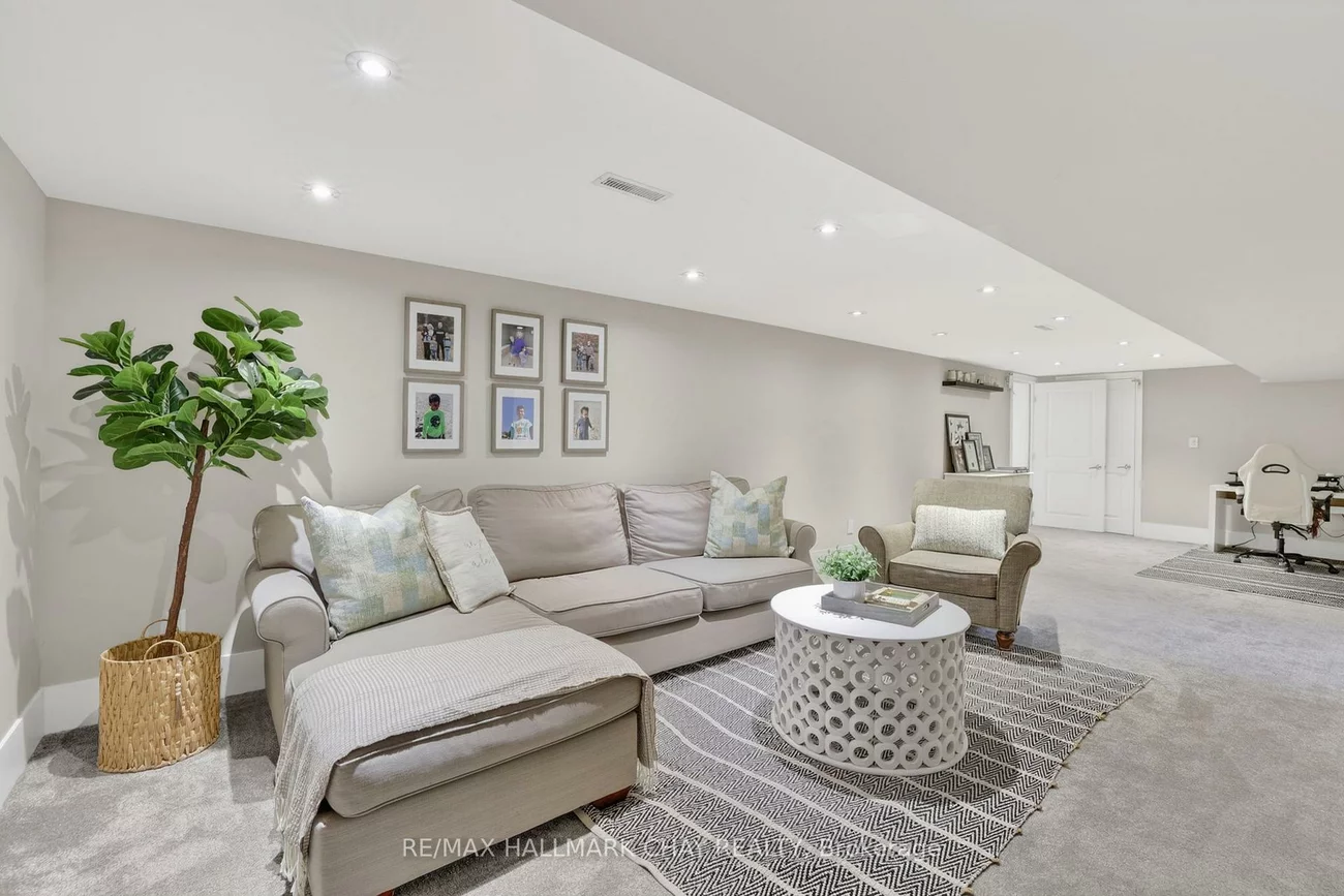 1587, Mount Albert, Sharon, East Gwillimbury