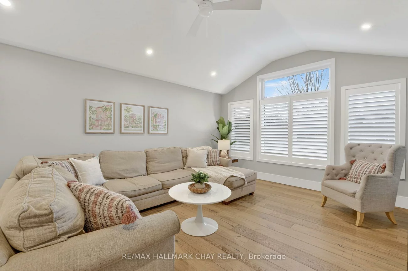 1587, Mount Albert, Sharon, East Gwillimbury