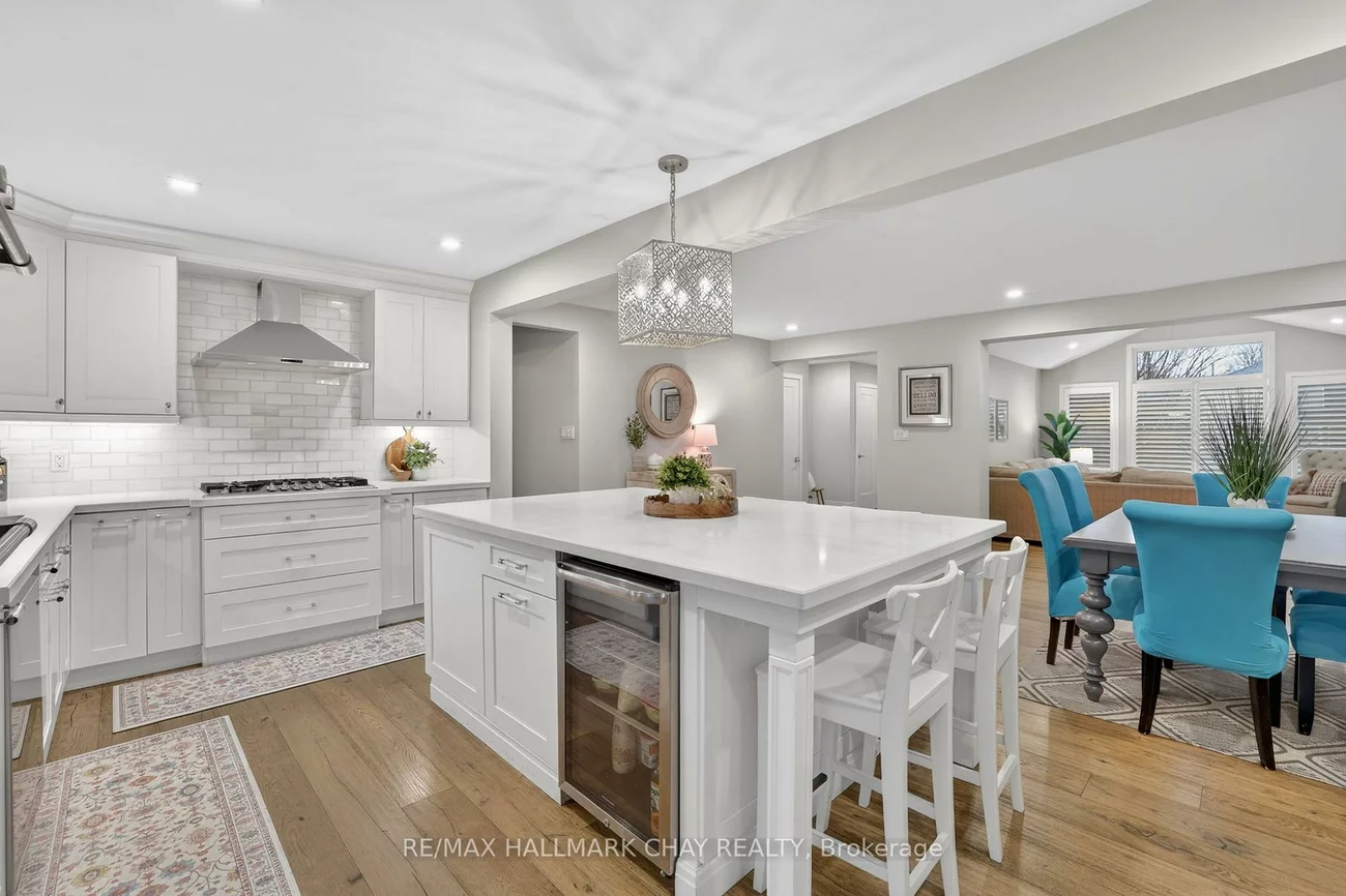 1587, Mount Albert, Sharon, East Gwillimbury