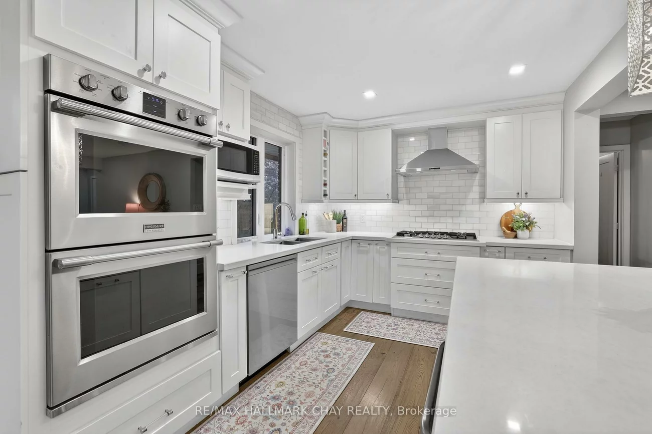 1587, Mount Albert, Sharon, East Gwillimbury