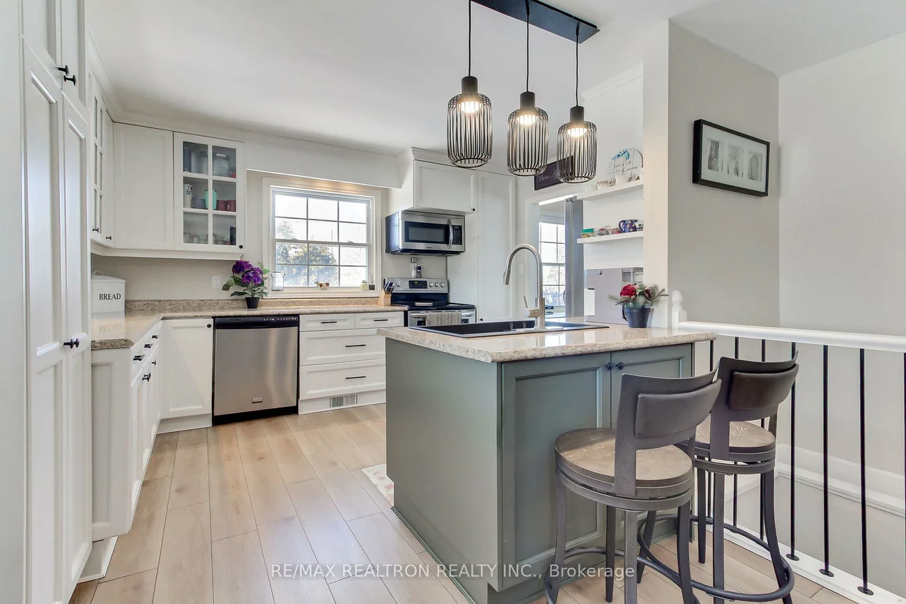4881, Mount Albert, Mt Albert, East Gwillimbury