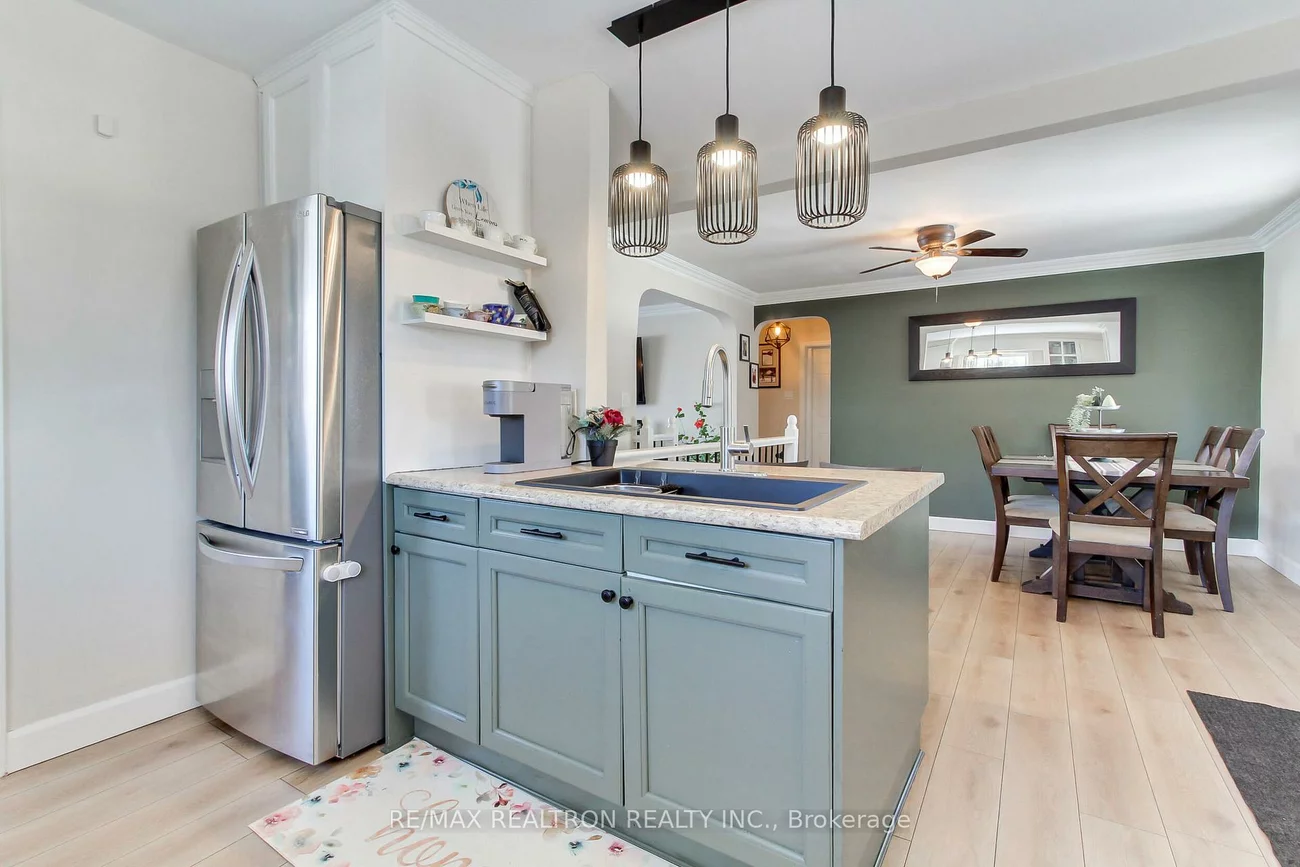 4881, Mount Albert, Mt Albert, East Gwillimbury