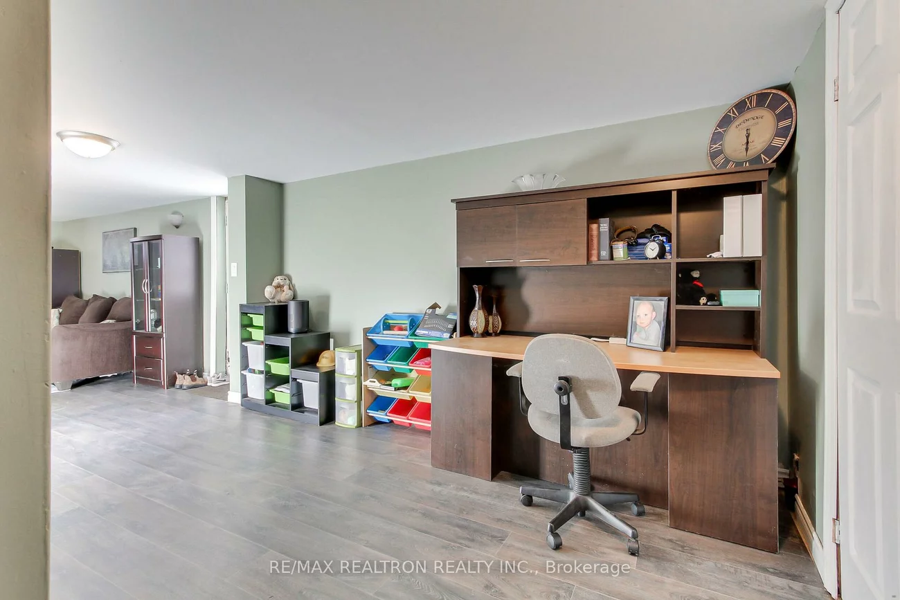 4881, Mount Albert, Mt Albert, East Gwillimbury