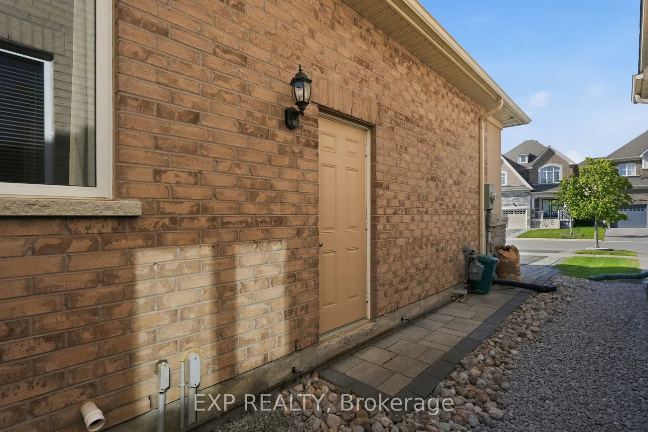 25, Manor Forest, Mt Albert, East Gwillimbury