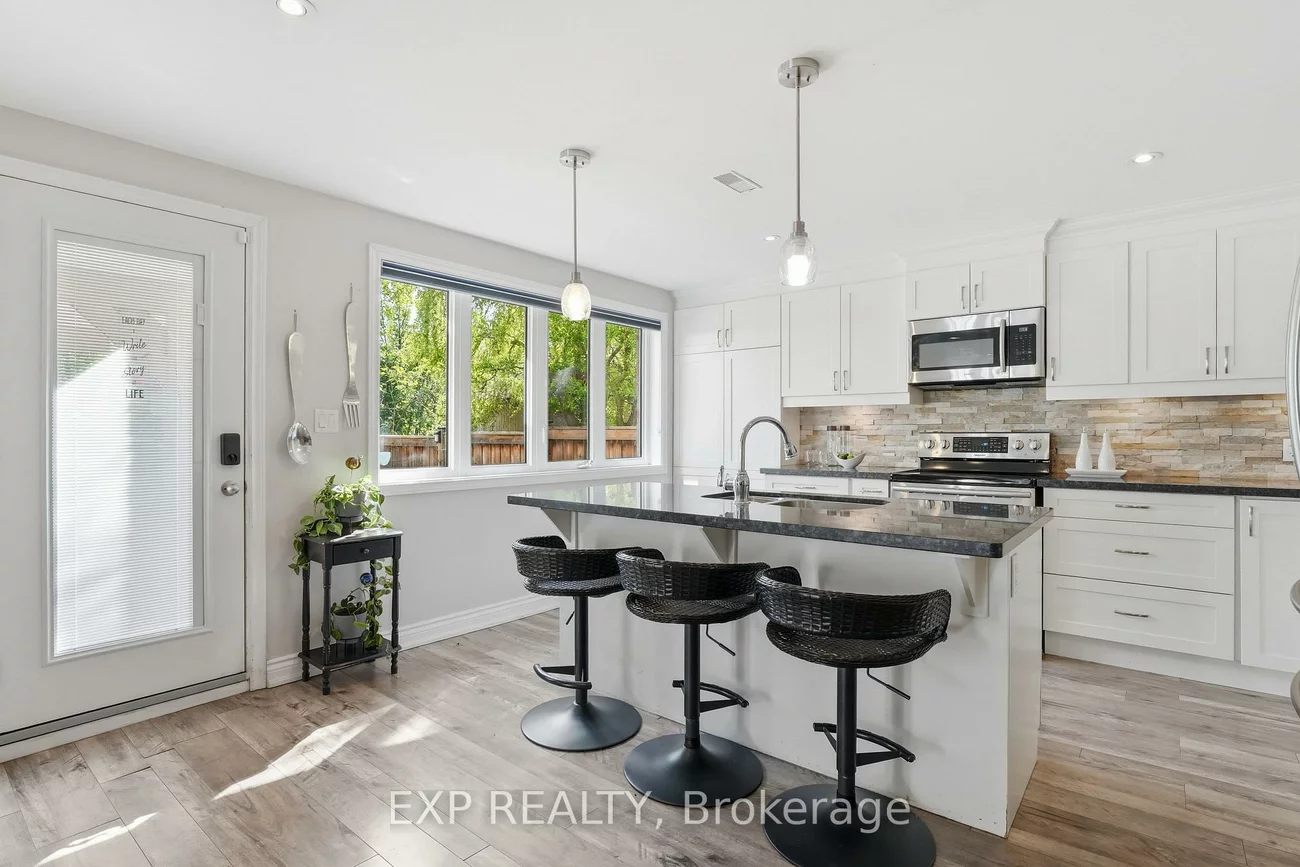 25, Manor Forest, Mt Albert, East Gwillimbury