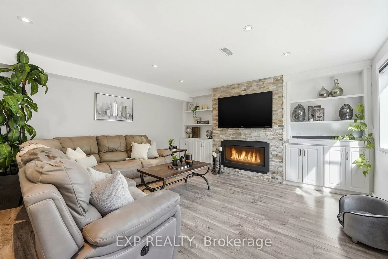 25, Manor Forest, Mt Albert, East Gwillimbury