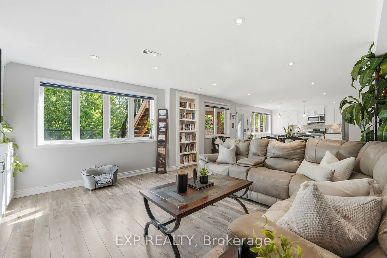 25, Manor Forest, Mt Albert, East Gwillimbury