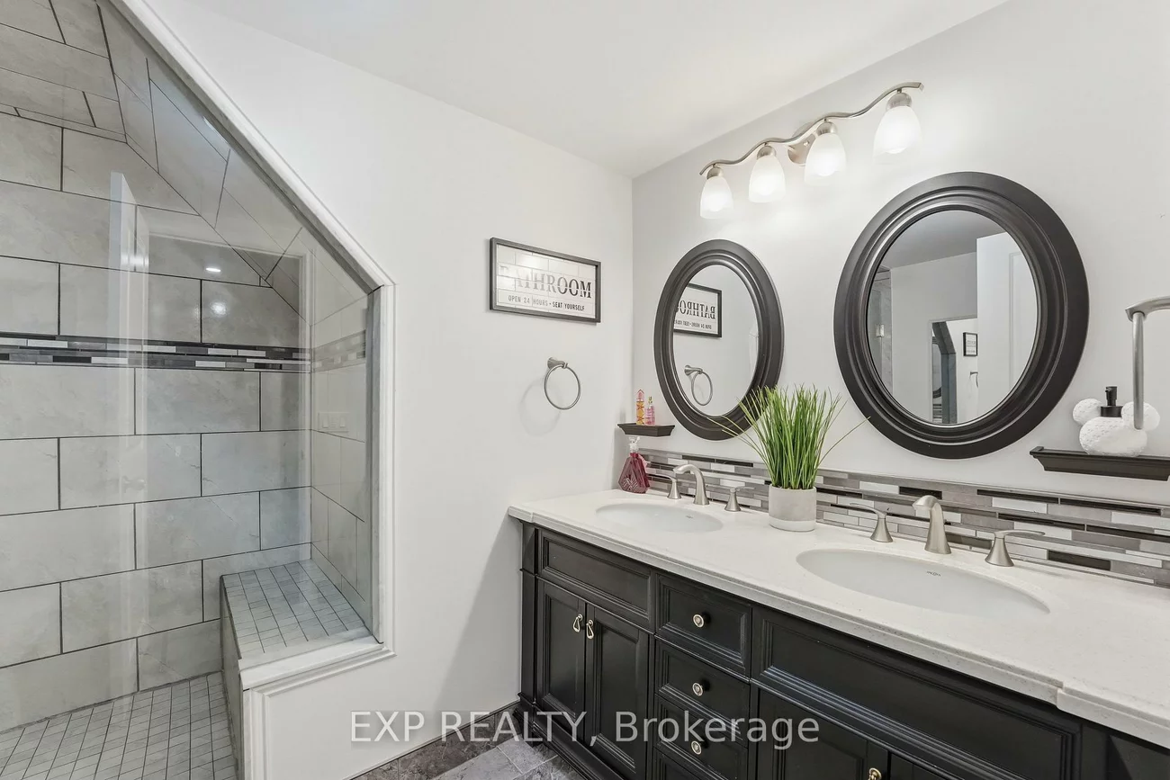25, Manor Forest, Mt Albert, East Gwillimbury