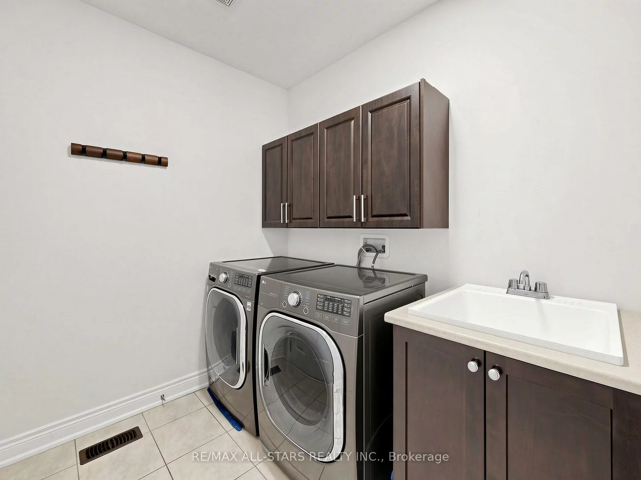 29, Mondial, Queensville, East Gwillimbury