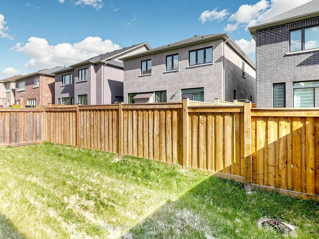 29, Mondial, Queensville, East Gwillimbury