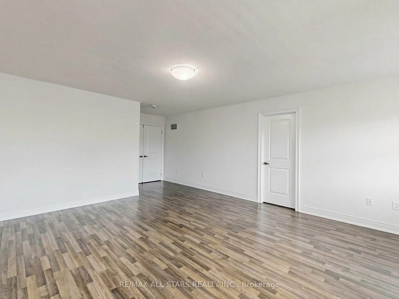29, Mondial, Queensville, East Gwillimbury