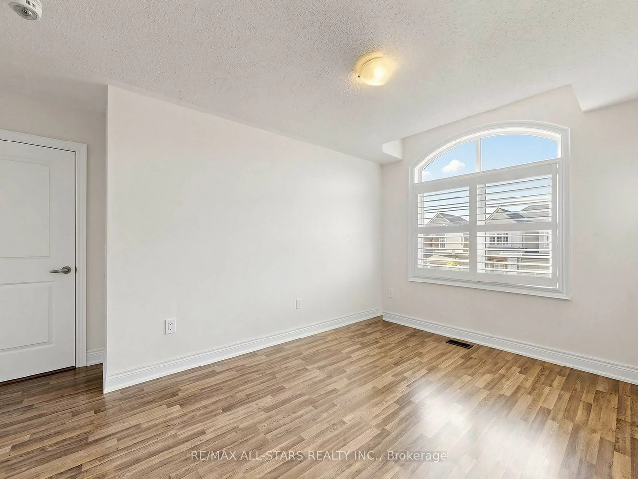 29, Mondial, Queensville, East Gwillimbury