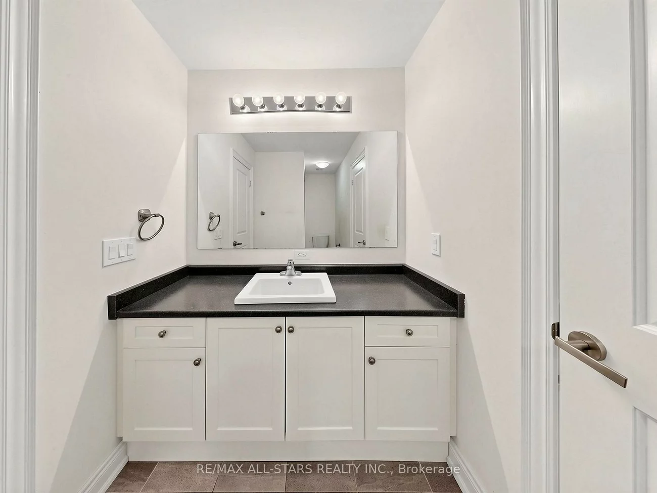 29, Mondial, Queensville, East Gwillimbury