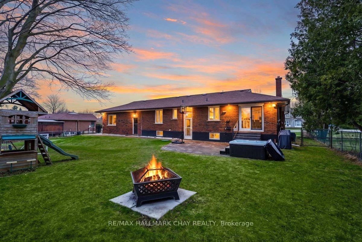 1587, Mount Albert, Sharon, East Gwillimbury