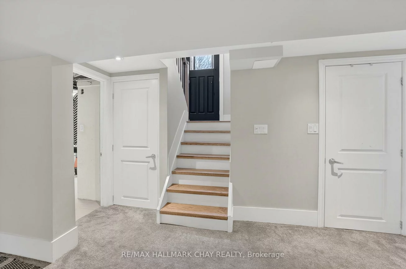 1587, Mount Albert, Sharon, East Gwillimbury